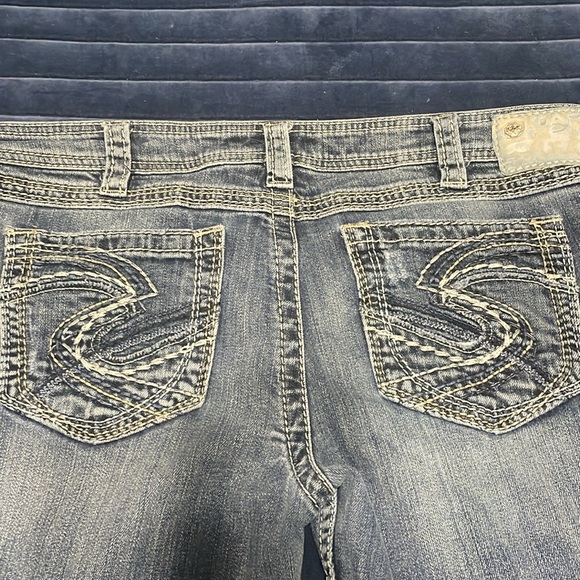 3 Pairs Silver Brand Cropped Jeans - Picture 10 of 10